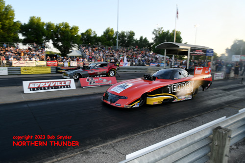 Dale Creasy Jr. - 'Tek-Pak' (near lane) vs 
Levi Keenen - 'Illinois Thunder' (far lane)